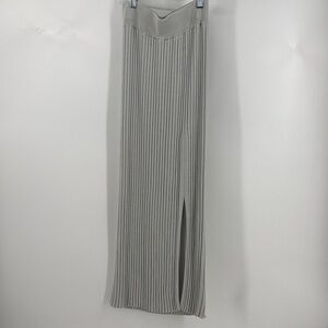 Elegant Gray Ribbed Skirt